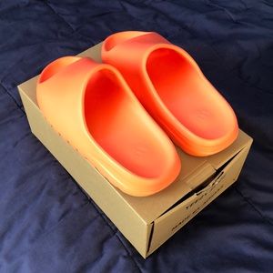 Yeezy Slides ‘Enflame Orange’